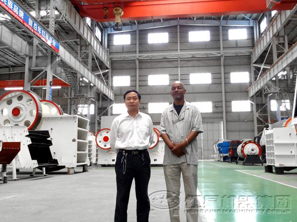 破碎生產車間客戶合影