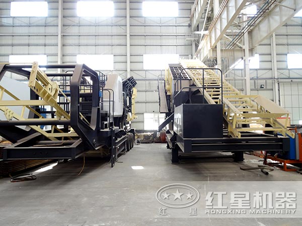 不同角度下的履帶移動式破碎機(jī)