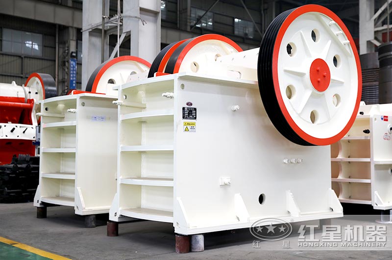 鄂式破碎機(jī)現(xiàn)場實(shí)拍圖