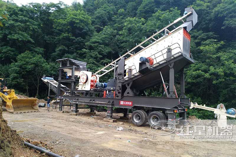 四合一移動破碎機作業現場