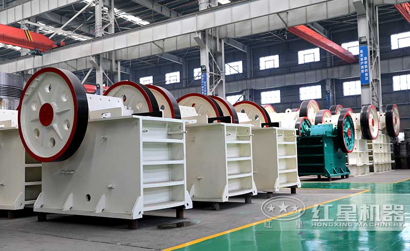 爐渣顎式破碎機現場實拍圖