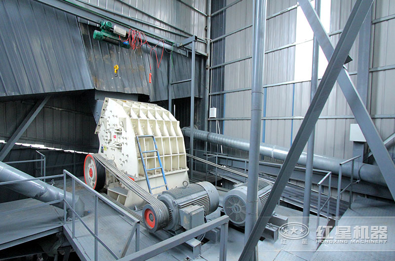 重錘破碎機(jī)現(xiàn)場(chǎng)