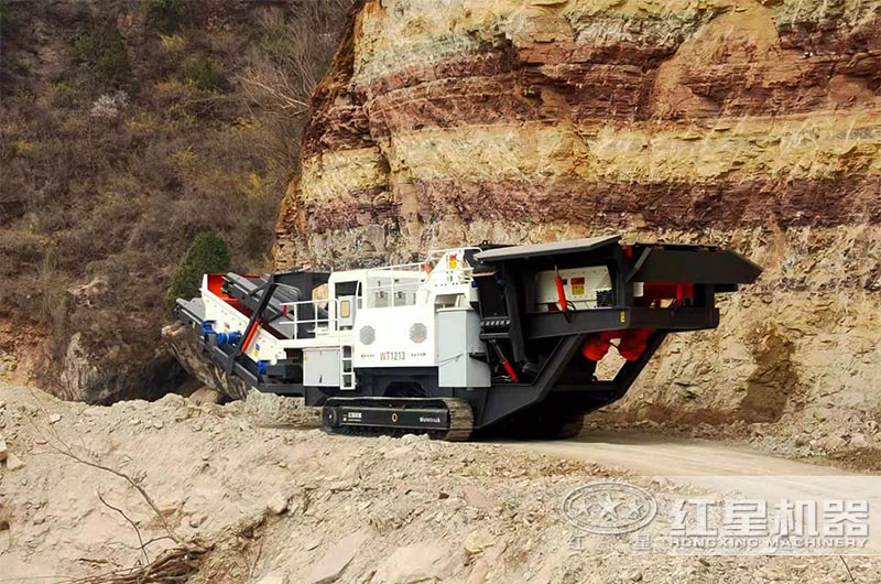 履帶移動破碎站現場一