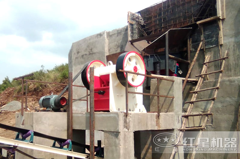 46顎式破碎機工作現(xiàn)場實拍圖