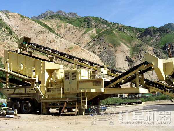 圓錐移動(dòng)破碎機(jī)生產(chǎn)現(xiàn)場