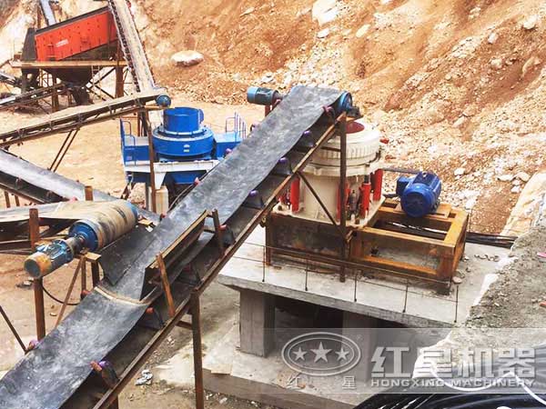 小型河卵石制砂機生產現場