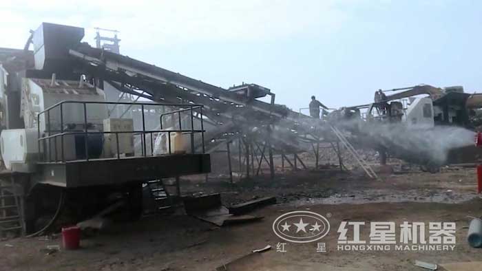 流動(dòng)粉石機(jī)作業(yè)現(xiàn)場(chǎng)-安裝噴灑裝置