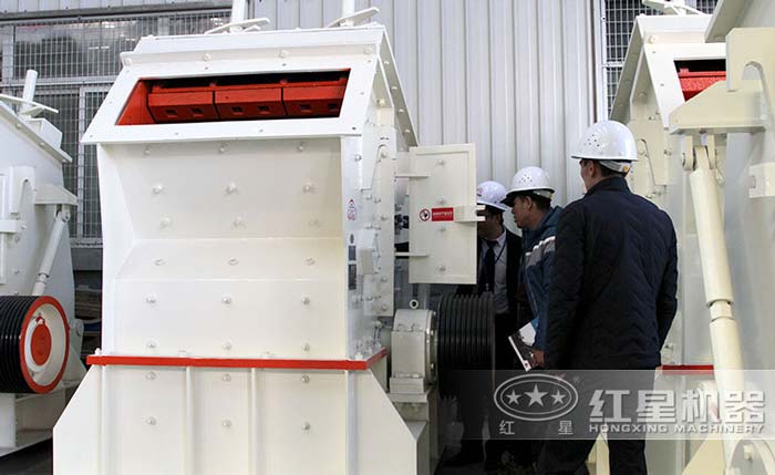 客戶到紅星廠區參觀反擊式粉石機