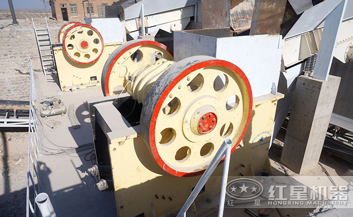 紅星用戶日產(chǎn)三萬(wàn)噸顎破機(jī)作業(yè)現(xiàn)場(chǎng)