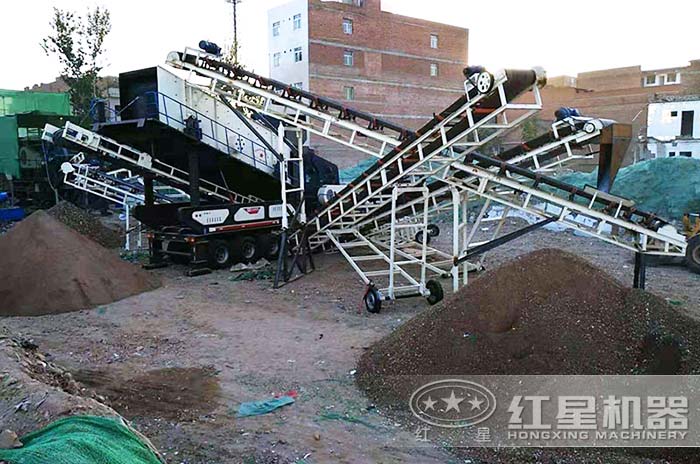 汽車移動磚渣粉碎機(jī)可到廠直接作業(yè)加工