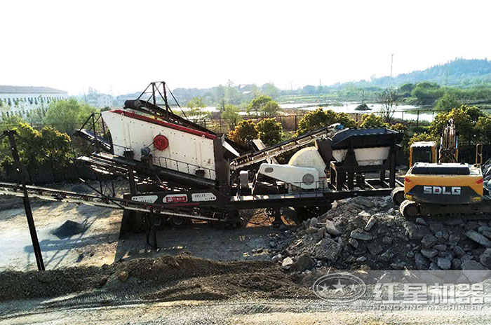 輾轉(zhuǎn)于各大礦廠的移動(dòng)破碎篩分一體化生產(chǎn)線