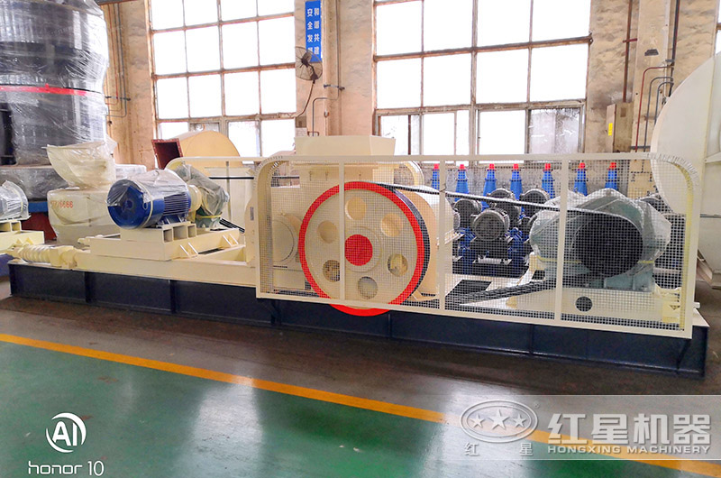 液壓對輥破碎機生產(chǎn)車間