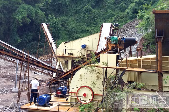 紅星PCZ型重錘式破碎機環保作業現場