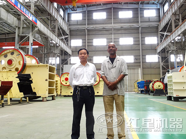 客戶到廠區參觀設備