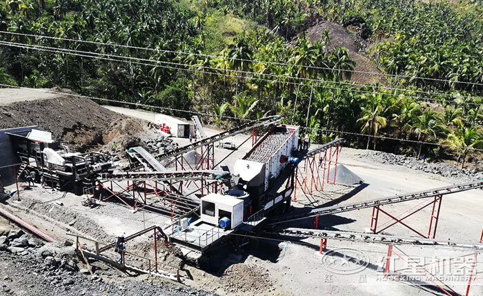 移動鄂破搭配移動圓錐破碎加工現場