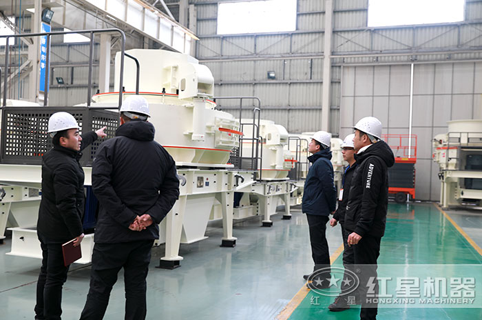 用戶來廠參觀考察，定制移動制砂機