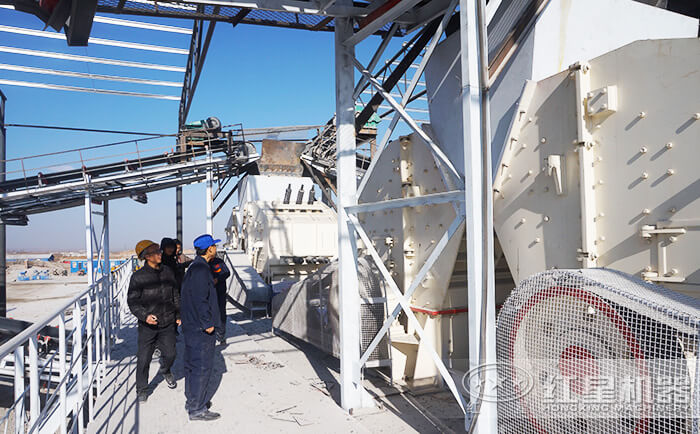 專業維護人員定期維護設備