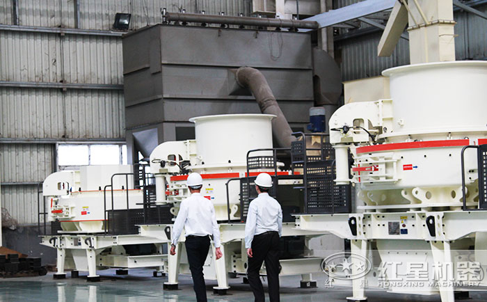 客戶到紅星機廠區參觀考察設備