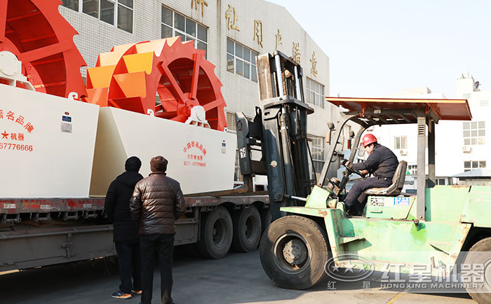 客戶到紅星機(jī)器廠區(qū)參觀考察設(shè)備