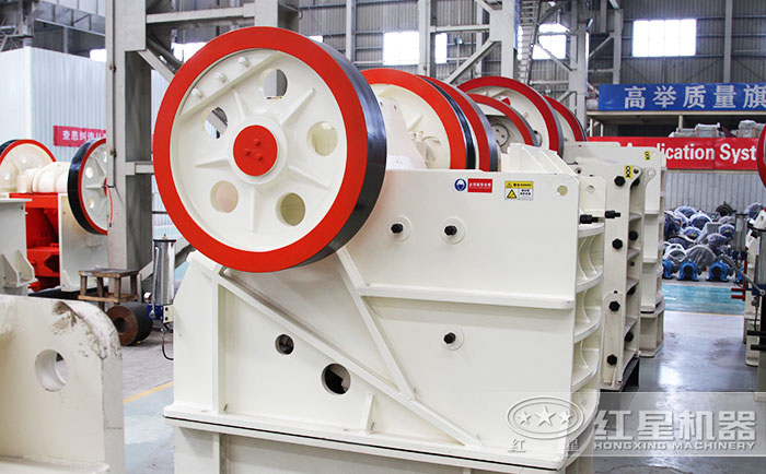 大型非封閉式石子破碎機生產車間