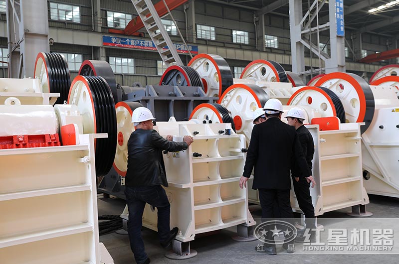 破碎設備用戶參觀現(xiàn)場