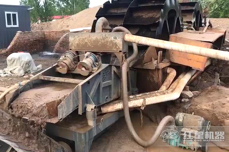 輪斗式洗沙機工作現場