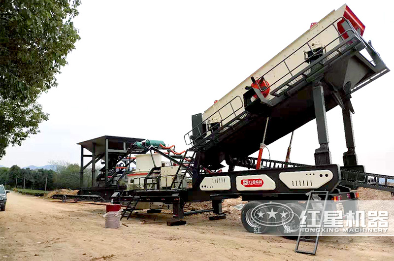 移動立式沖擊破碎機現(xiàn)場