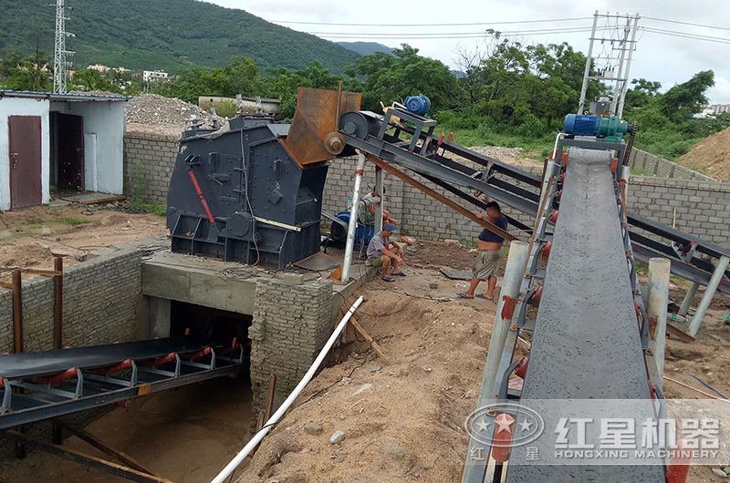 反擊破碎機碎石現場