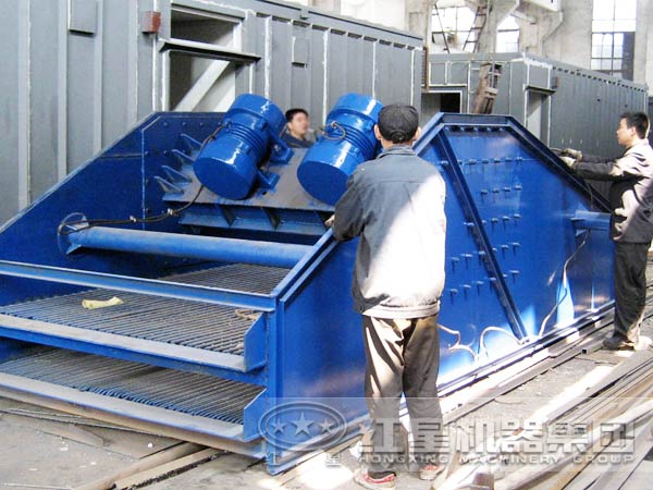 直線振動篩設備安裝現場