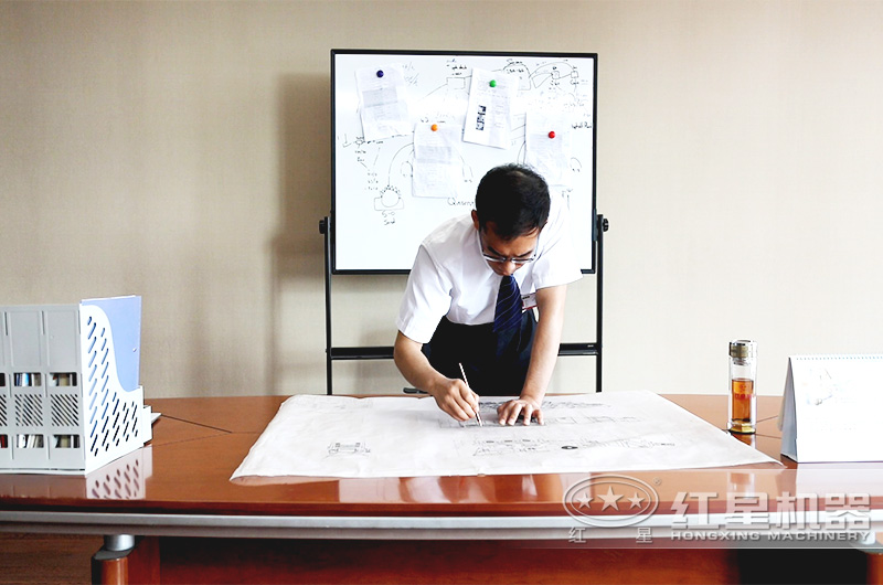 紅星機器設計師為用戶配置生產線方案